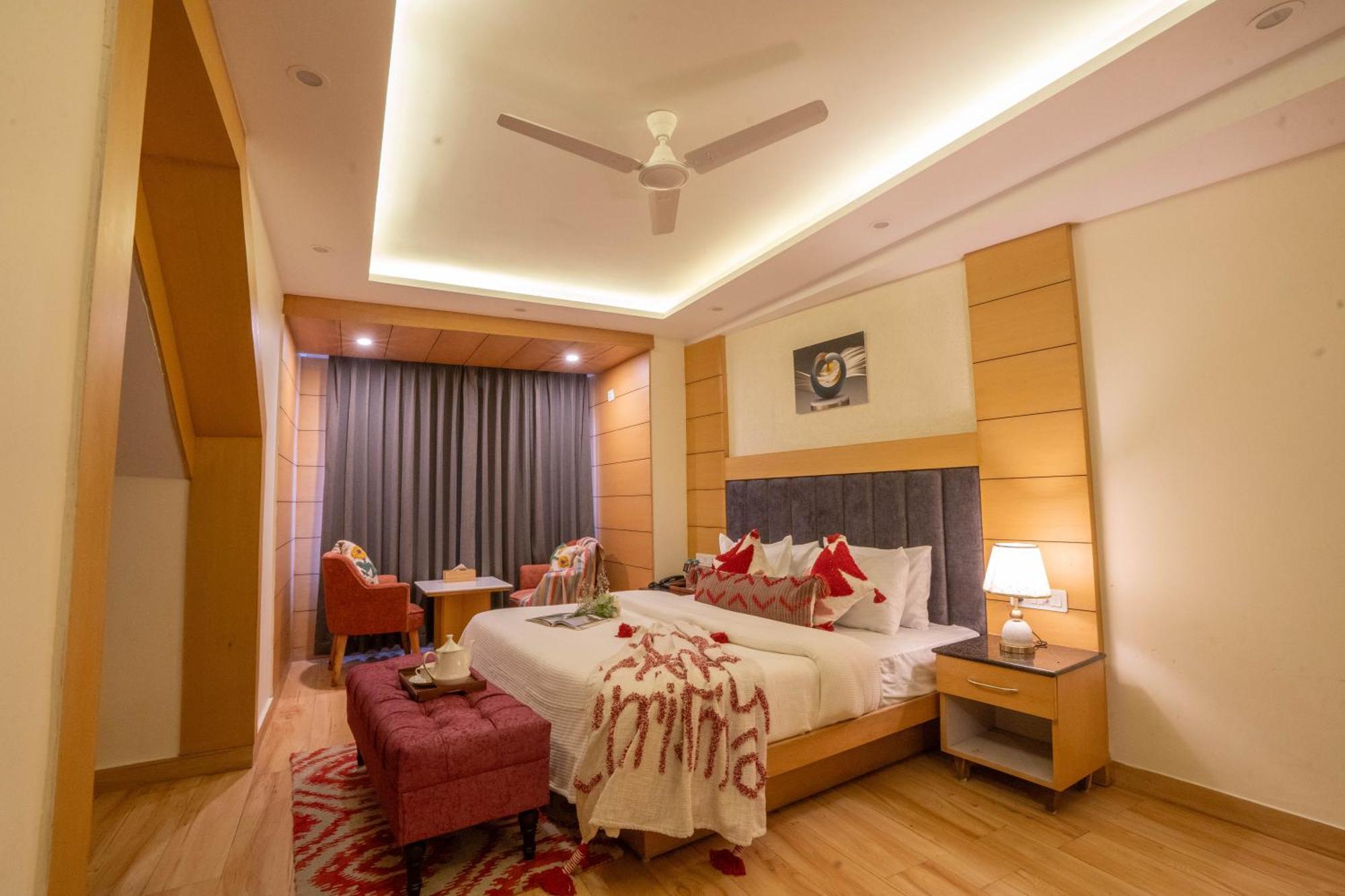 מוסורי Perfectstayz Premium At Mall Road מראה חיצוני תמונה