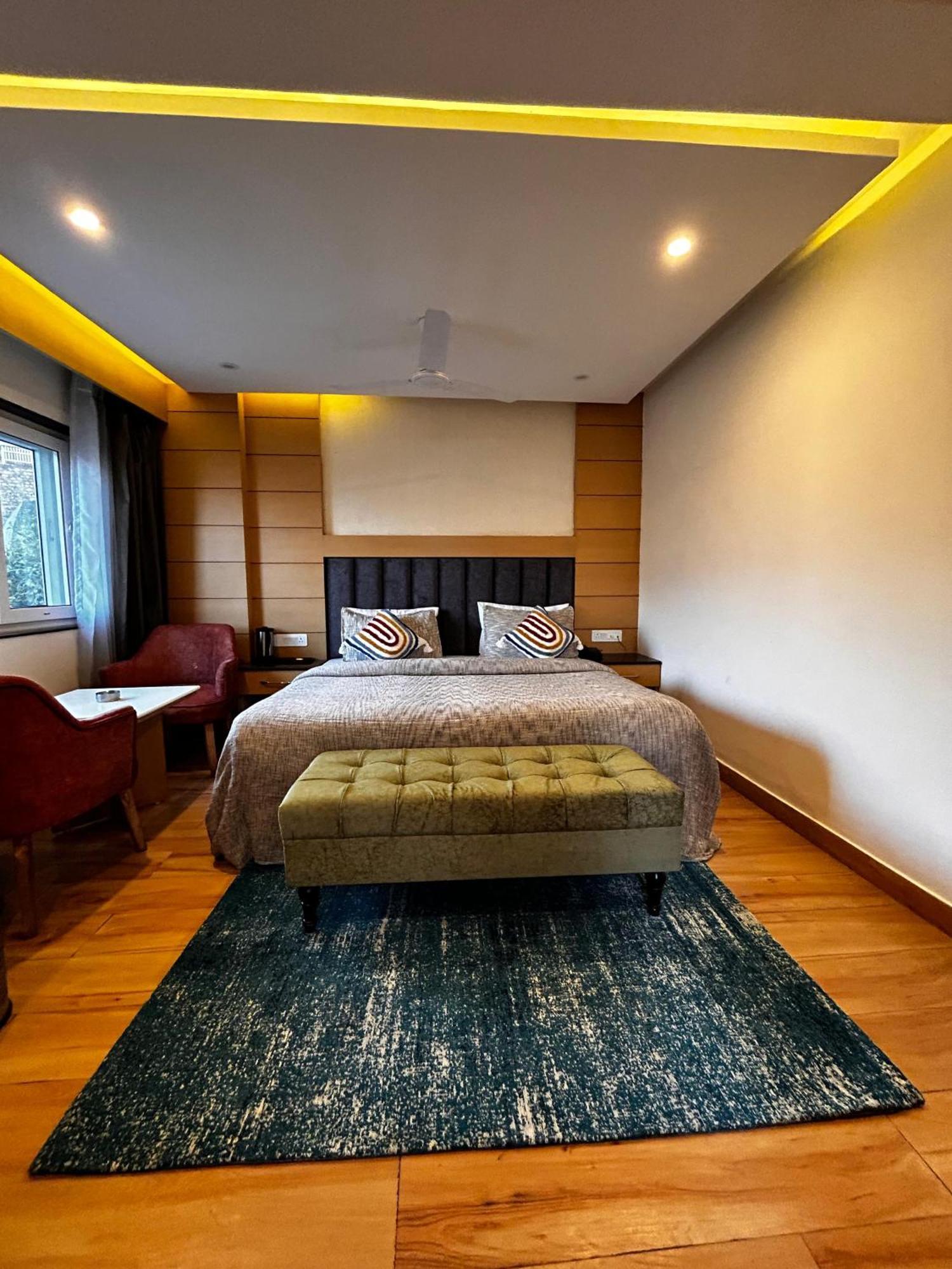 מוסורי Perfectstayz Premium At Mall Road מראה חיצוני תמונה