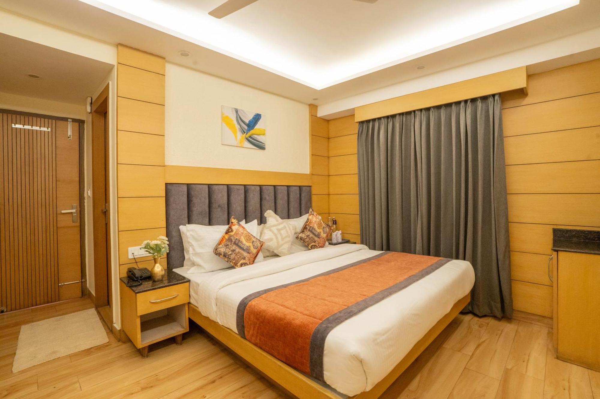 מוסורי Perfectstayz Premium At Mall Road מראה חיצוני תמונה