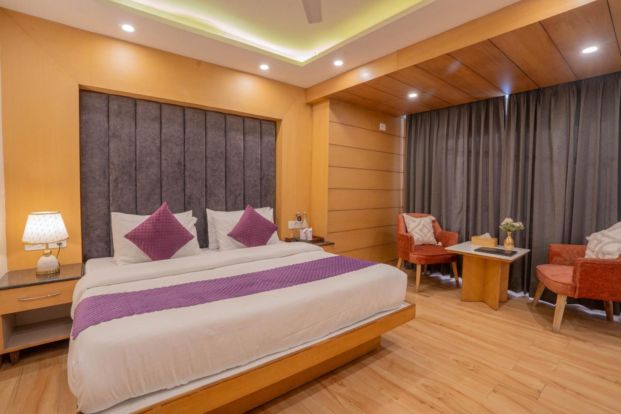 מוסורי Perfectstayz Premium At Mall Road מראה חיצוני תמונה