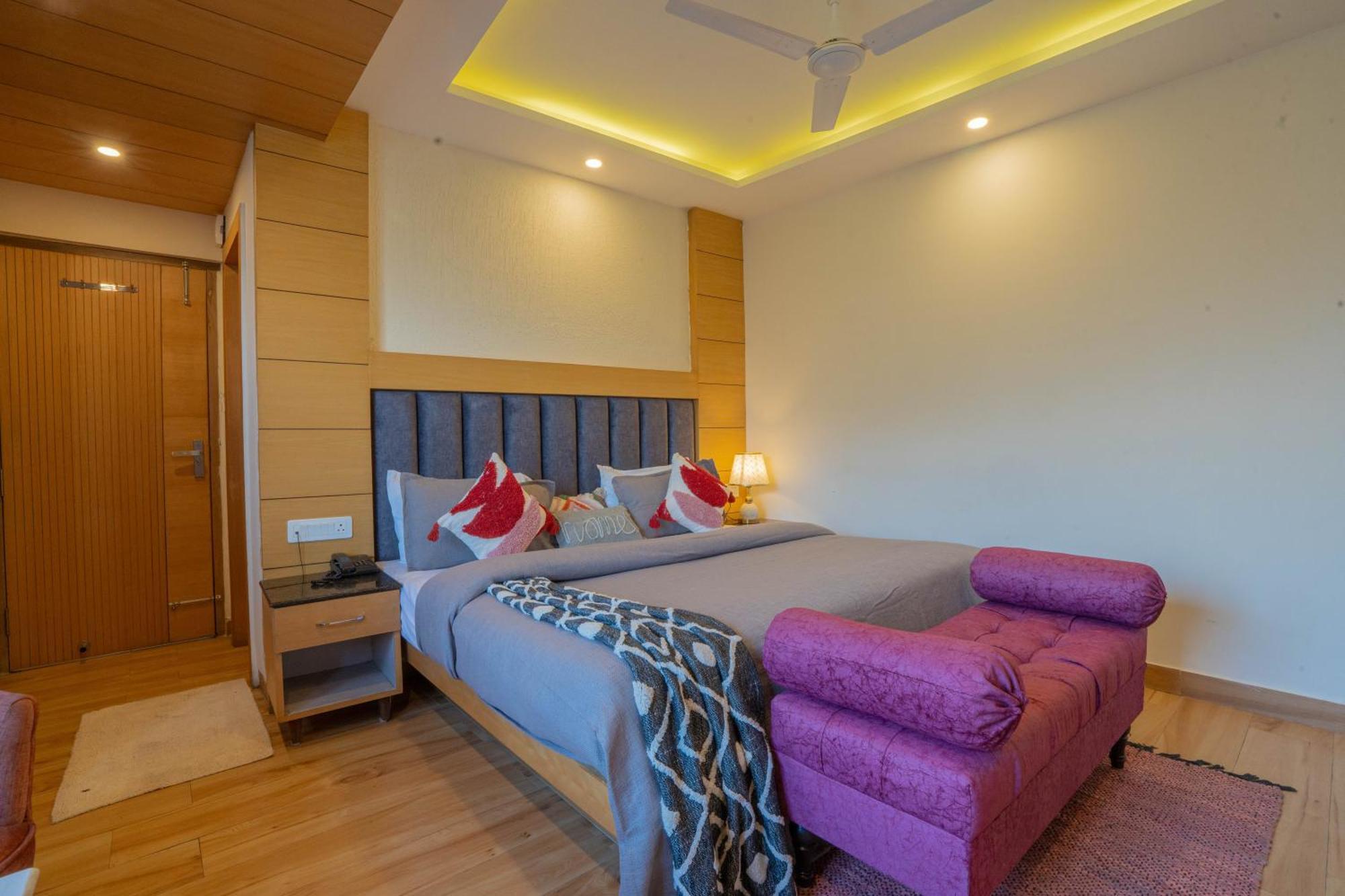 מוסורי Perfectstayz Premium At Mall Road מראה חיצוני תמונה